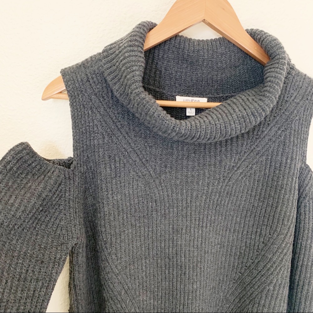 😻CCO😻Umgee | Cold Shoulder Sweater